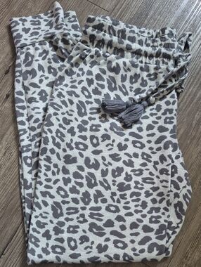Peace Love & Dreams, Grey Leopard Print Super Soft Lounge Pants
